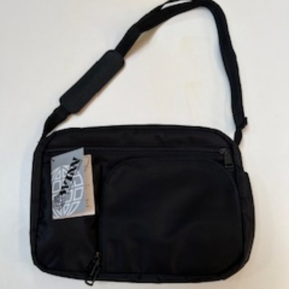 Winn International Microfiber Tablet/IPAD Satchel Style 7705